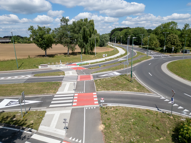 C.2.02.05.004_Piste cyclable vers giratoire Dessin en tete.png